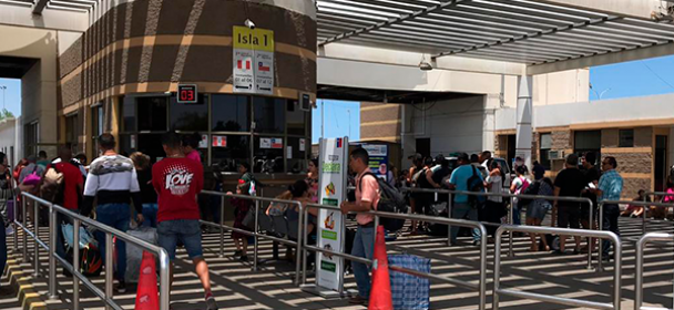 MIGRACIONES interviene a menores de edad cruzando frontera a Chile suplantando identidad MIGRACIONES interviene a menores de edad cruzando frontera a Chile suplantando identidad
