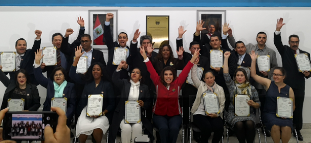 Dieciséis ciudadanos obtuvieron la nacionalidad peruana en el Día de la Bandera Dieciséis ciudadanos obtuvieron la nacionalidad peruana en el Día de la Bandera