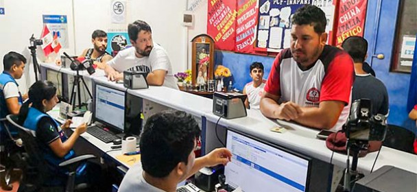 MIGRACIONES realiza control migratorio a hinchas brasileños que disfrutarán de la final de la Copa Libertadores MIGRACIONES realiza control migratorio a hinchas brasileños que disfrutarán de la final de la Copa Libertadores